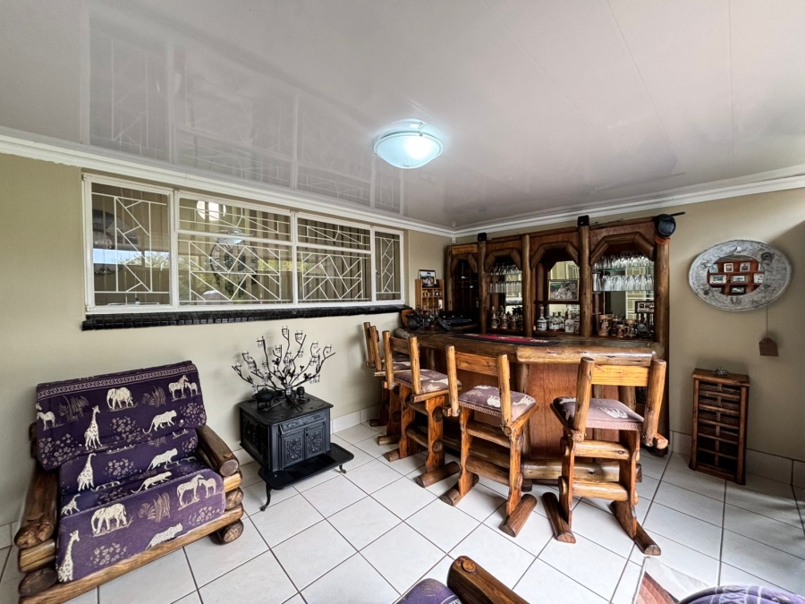 6 Bedroom Property for Sale in Flamwood North West